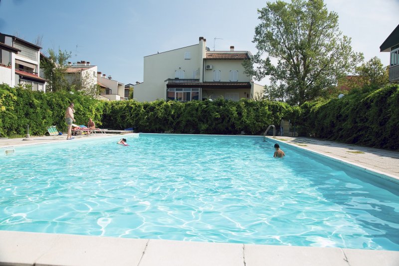 Lido di Spina, vendesi appartamentino in residence con piscina